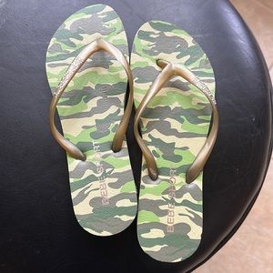 bebe Camo Print Flip Flop Sandals with Olive/Tan Straps